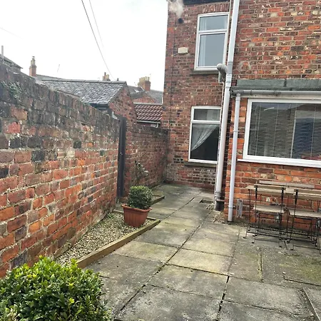 The Warwick - Quaint Victorian With Free Parking Hytte